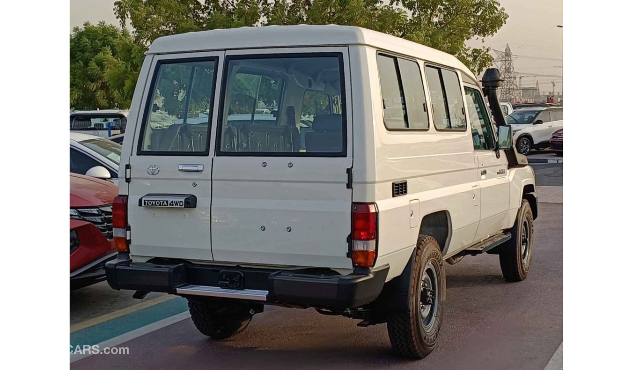 تويوتا لاند كروزر هارد توب LC78 / 4.2 Diesel / Diff. Lock / Leather Seats / Power Window (Code # 67898)