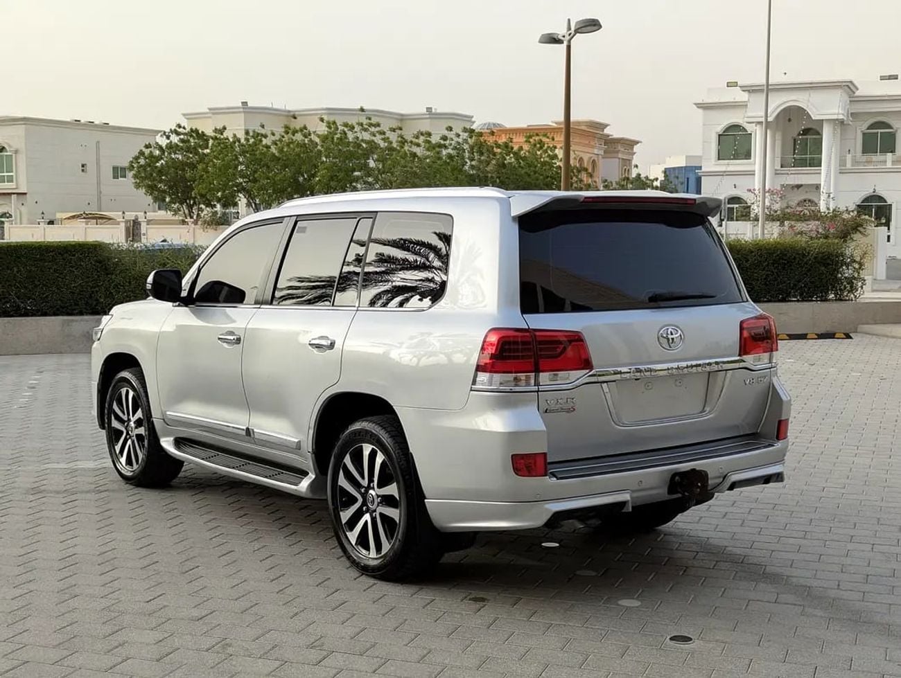 تويوتا لاند كروزر VXR Grand Touring GCC V8 Full Option TOP Very Premium Condition
