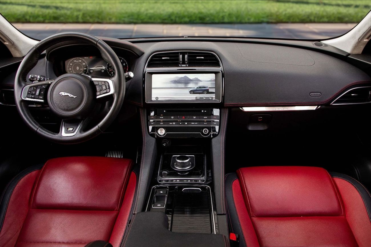 جاكوار F بيس R-SPORT | 2,840 P.M  | 0% Downpayment | FULL AGENCY HISTORY!