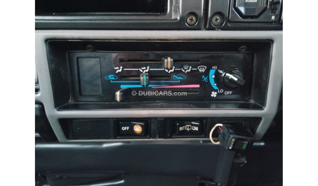 تويوتا لاند كروزر TOYOTA LAND CRUISER RIGHT HAND DRIVE (PM1179)