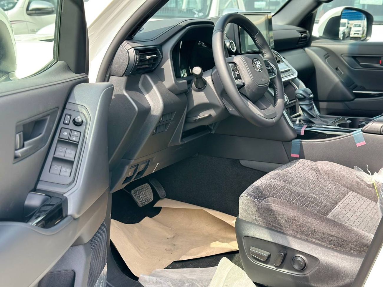 تويوتا لاند كروزر GXR 3.5L PTR A/T // 2026 // STD with Sunroof , Cool Box , Cruise Control // Special Offer // By Form