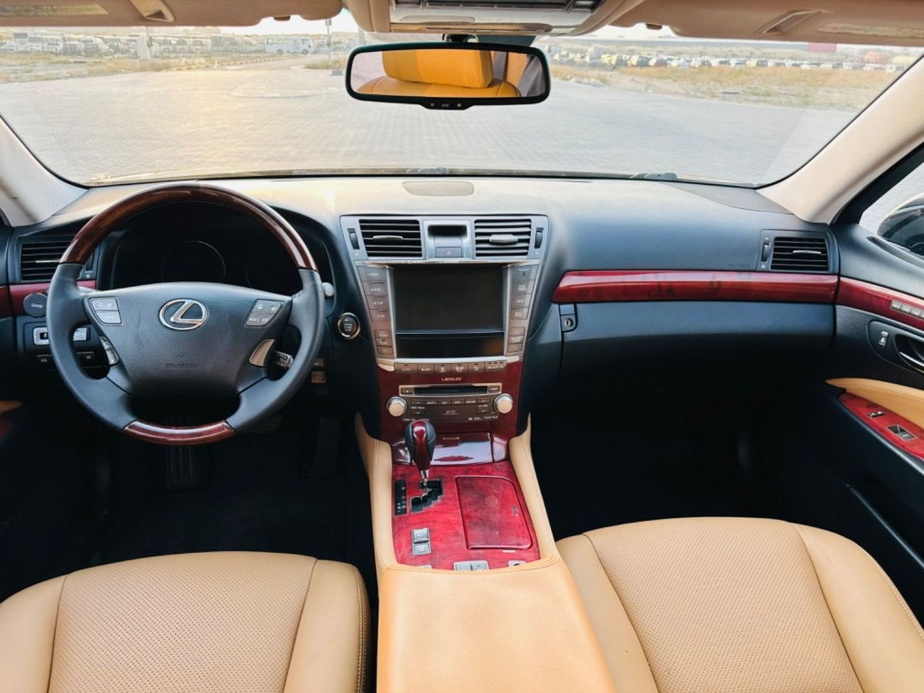 لكزس LS 460 موديل 2011 حاله ممتازه من الداخل والخارج فل مواصفات فتحهوتحكم كهربي كامل