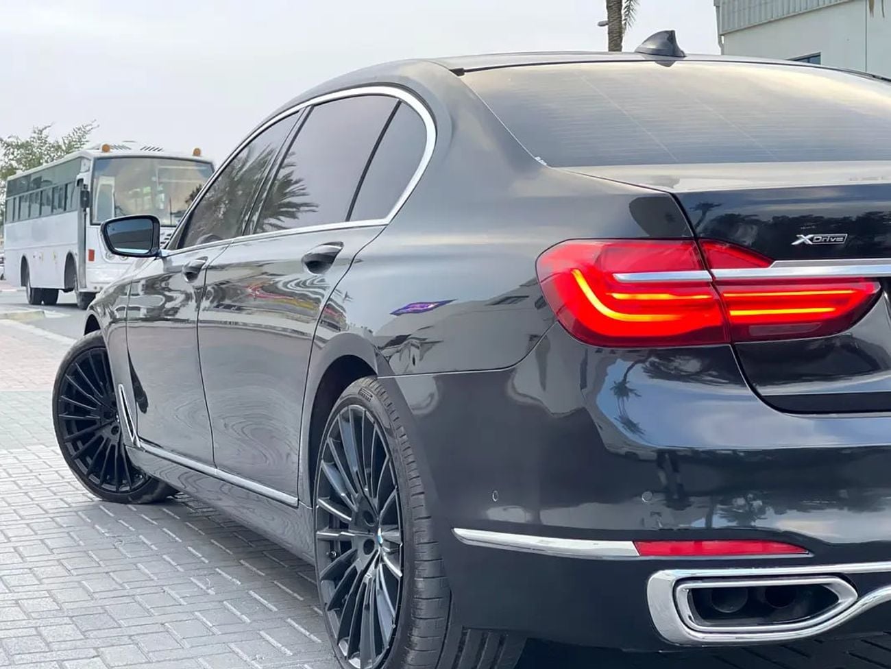 بي أم دبليو 750Li 750Li xDrive GCC Specs - Pristine Condition