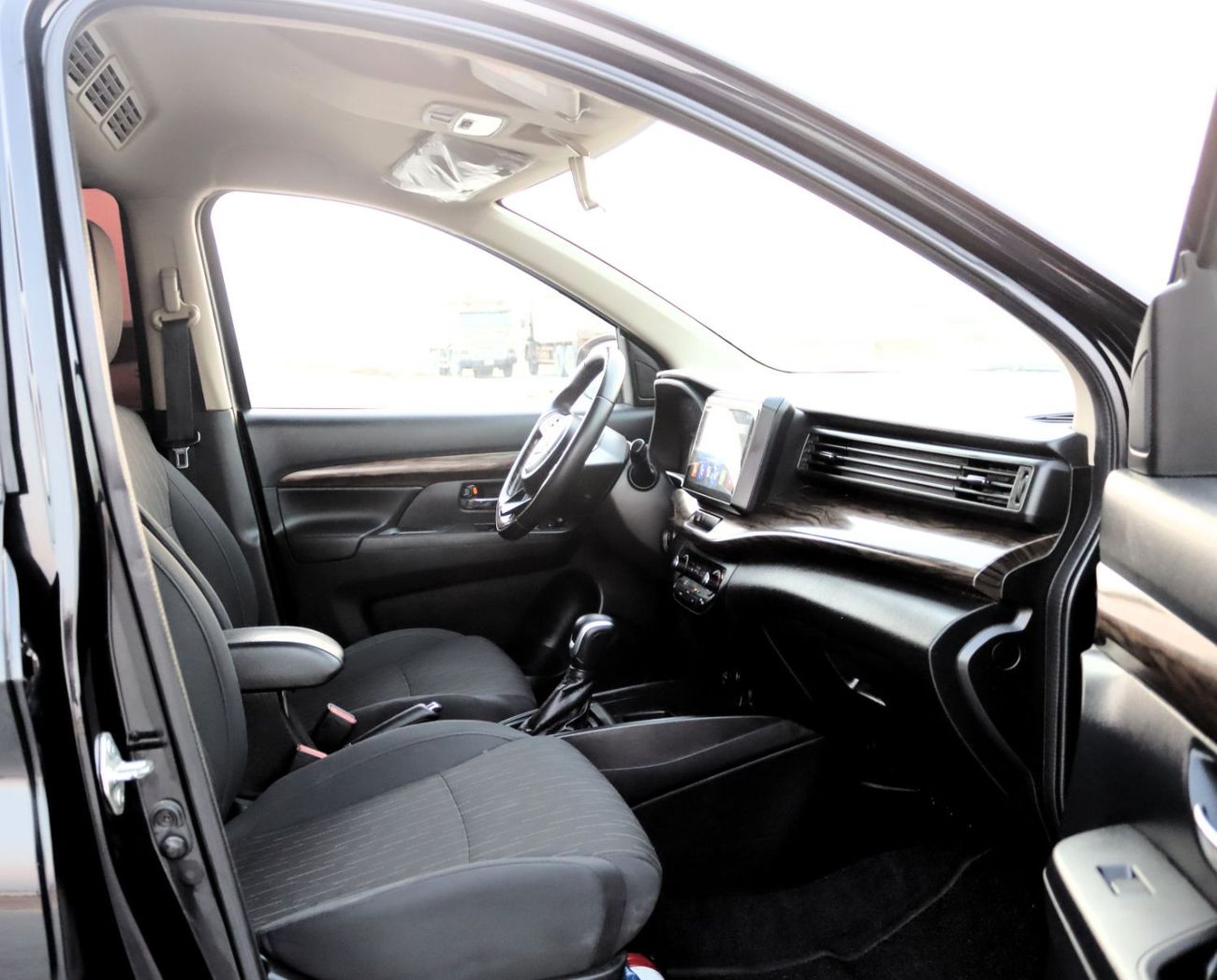 Suzuki Ertiga ACCIDENTS FREE - GCC  - ORIGINAL PAINT - FULL OPTION ENGINE 1500CC