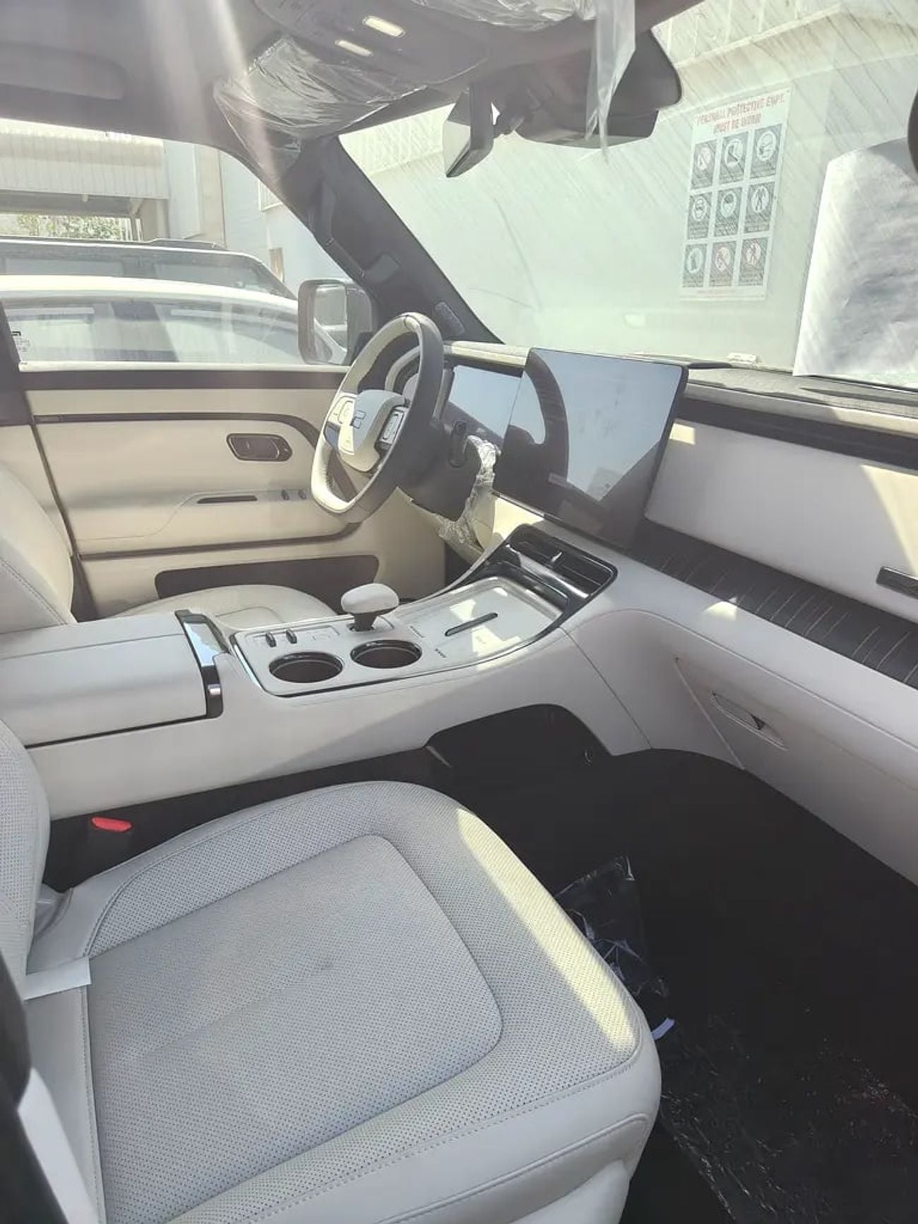 روكس أداماس Admas Luxury Executive Edition – 6-Seater Intelligent SUV