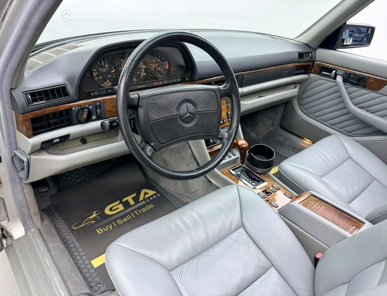 Mercedes Benz 560 SEL 1991 Mercedes Benz 560 SEL, Sunroof, Dual Airbags, Fully Loaded, Excellent Condition, American