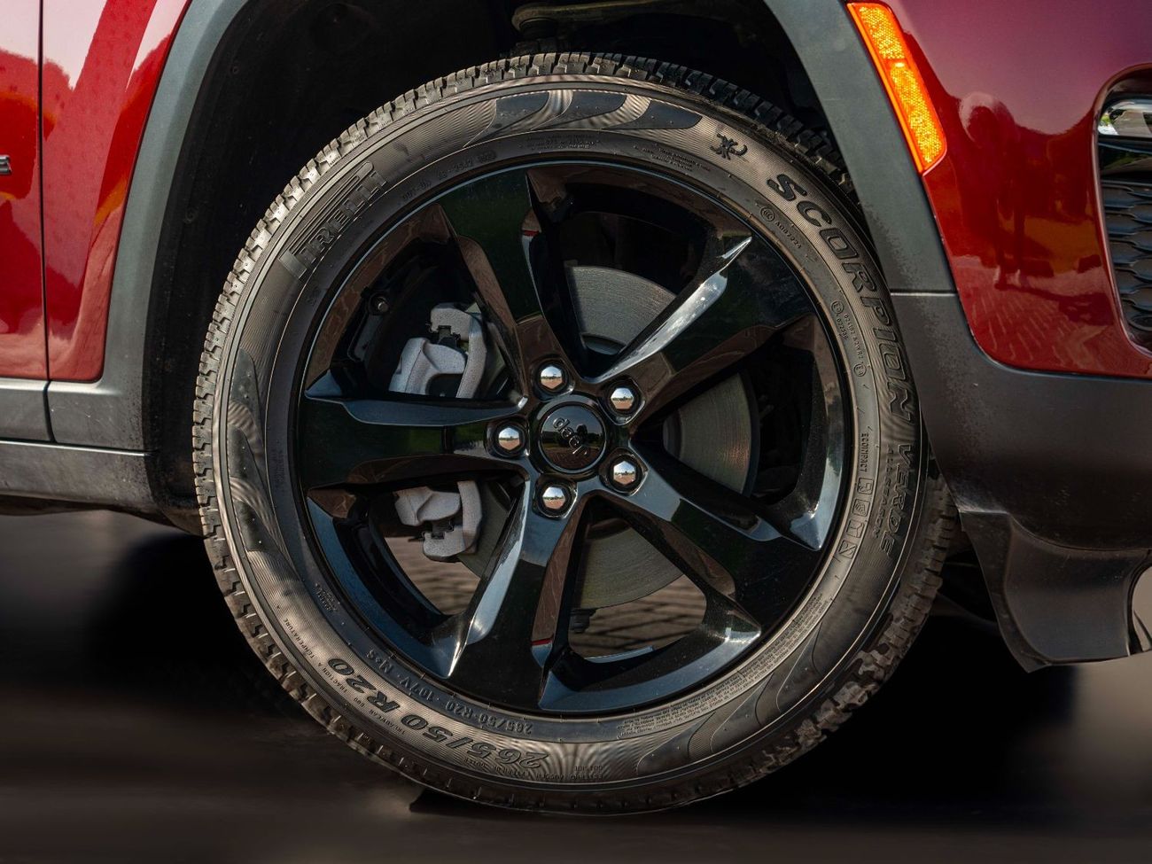 جيب جراند شيروكي AED 3,460 PM • BRAND NEW GRAND CHEROKEE ALTITUDE • BLACK PACK • OFFICIAL JEEP WARRANTY • NEW SHAPE