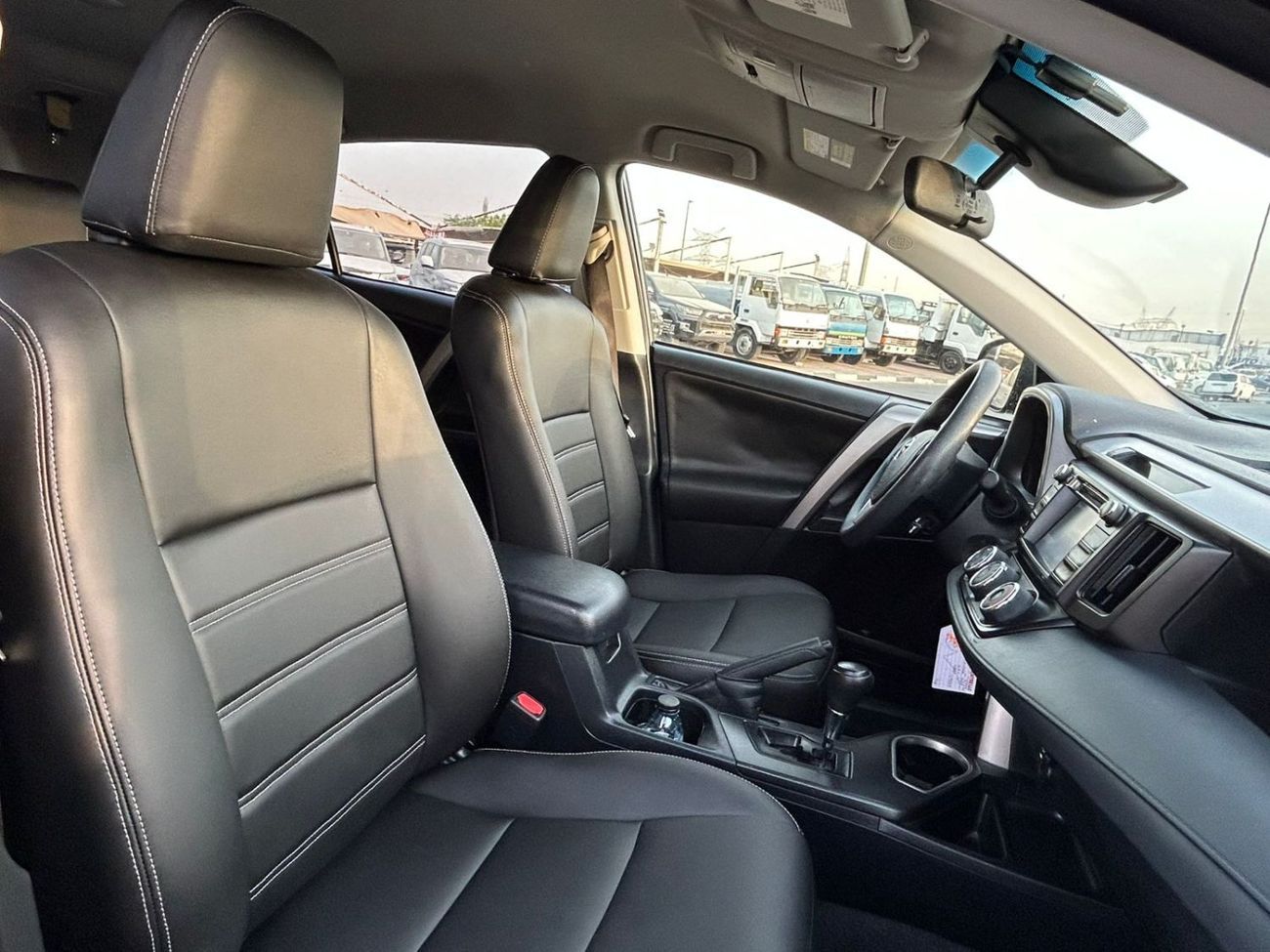 Toyota RAV4 2018 Toyota Rav4 LE 2.5L V4 Mid Option - 4x4 AWD - Leather Seats - Rims -