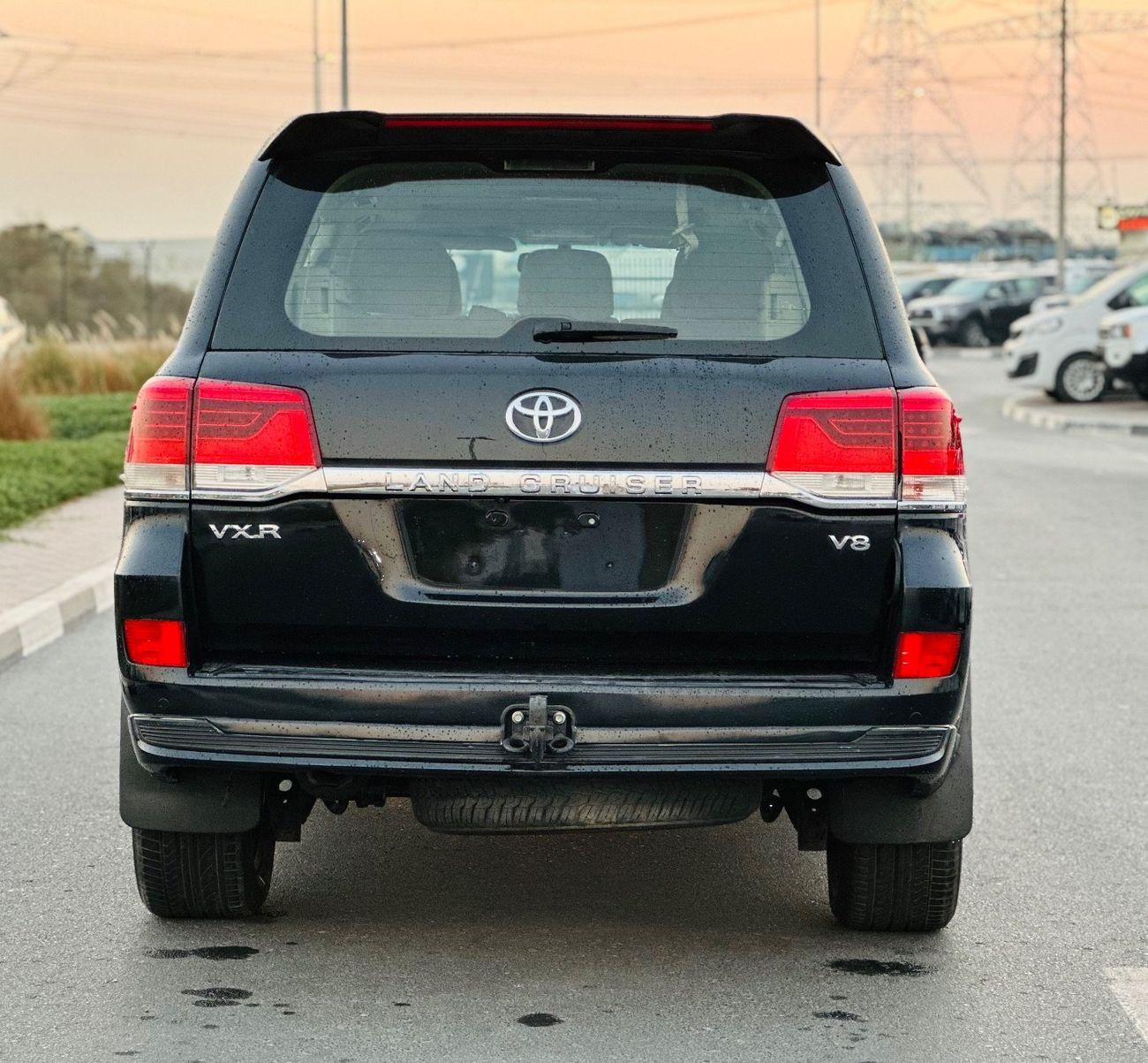 Toyota Land Cruiser VXR 5.7L 4WD