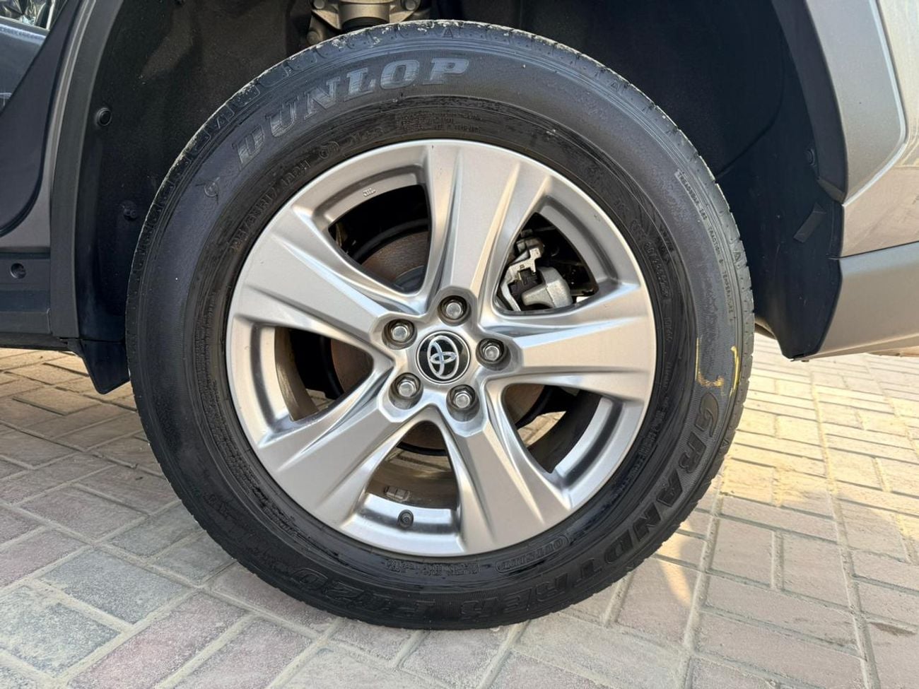 Toyota RAV4 2023 Toyota Rav4 XLE Gray Newly arrived Push Strat Run & Drive
