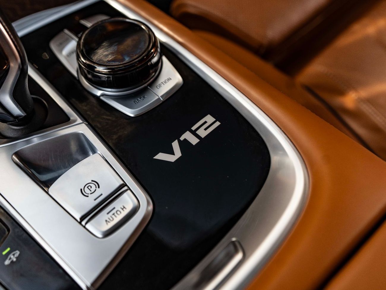 BMW M760Li xDrive 6.6L