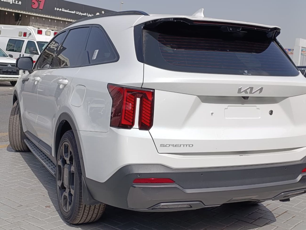 كيا سورينتو Base 2.4L AWD