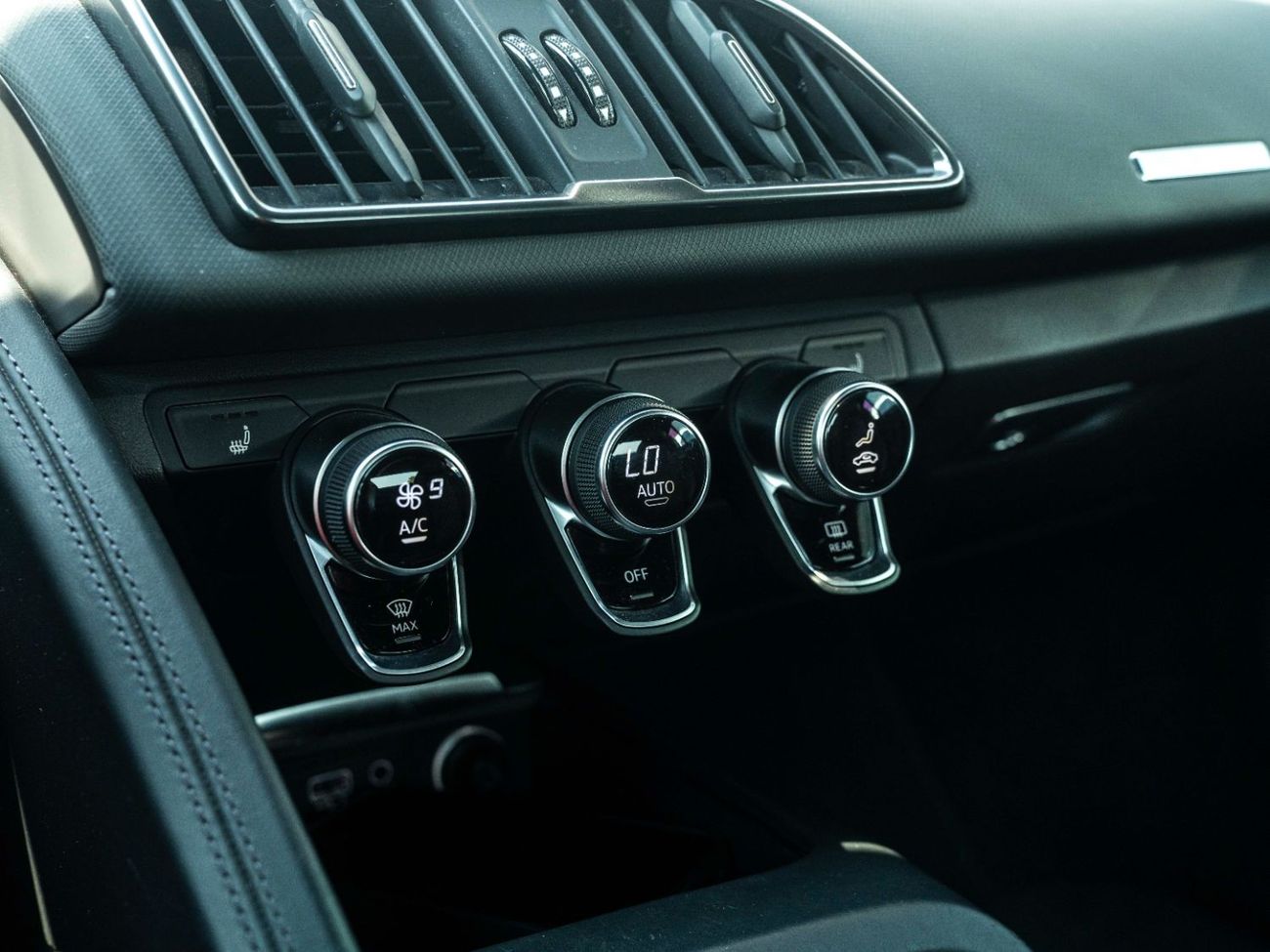 Audi R8 AED 8,861 PM • R8 V10 5.2L AWD • ONLY 60,000 KMS • FULL AUDI SERVICE HISTORY AND NEXT FREE SERVICE