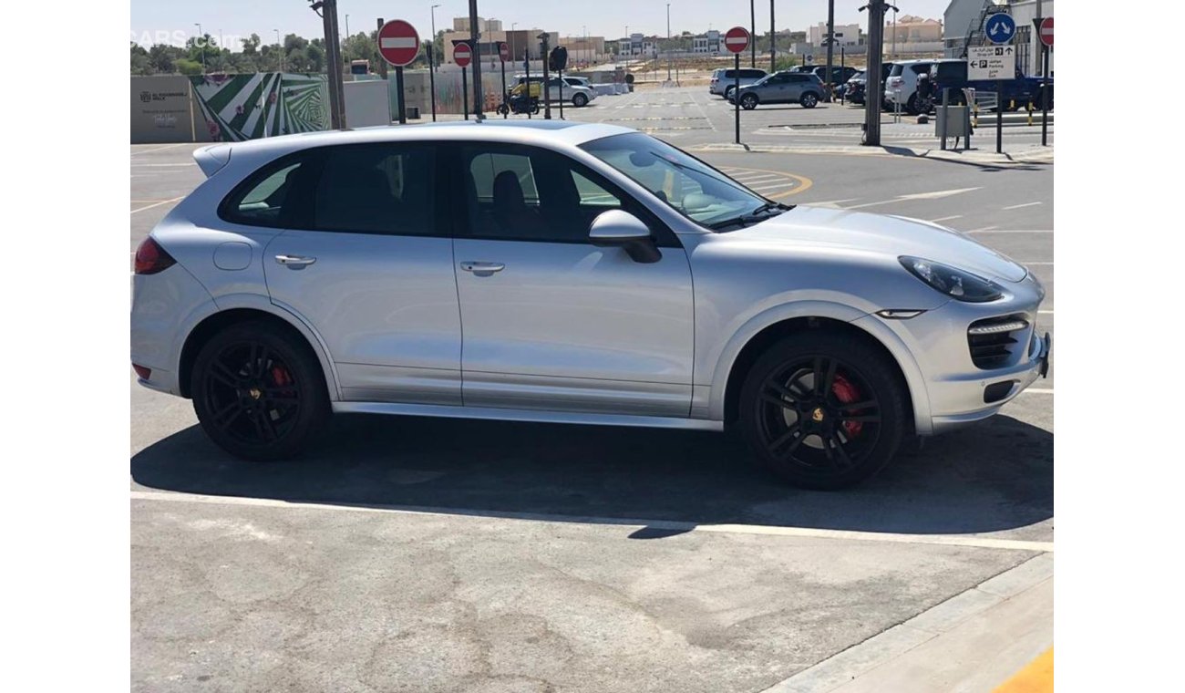 Porsche Cayenne GTS V8 2014 GCC