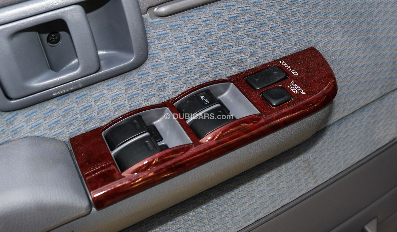 Toyota Land Cruiser 70 LX V8