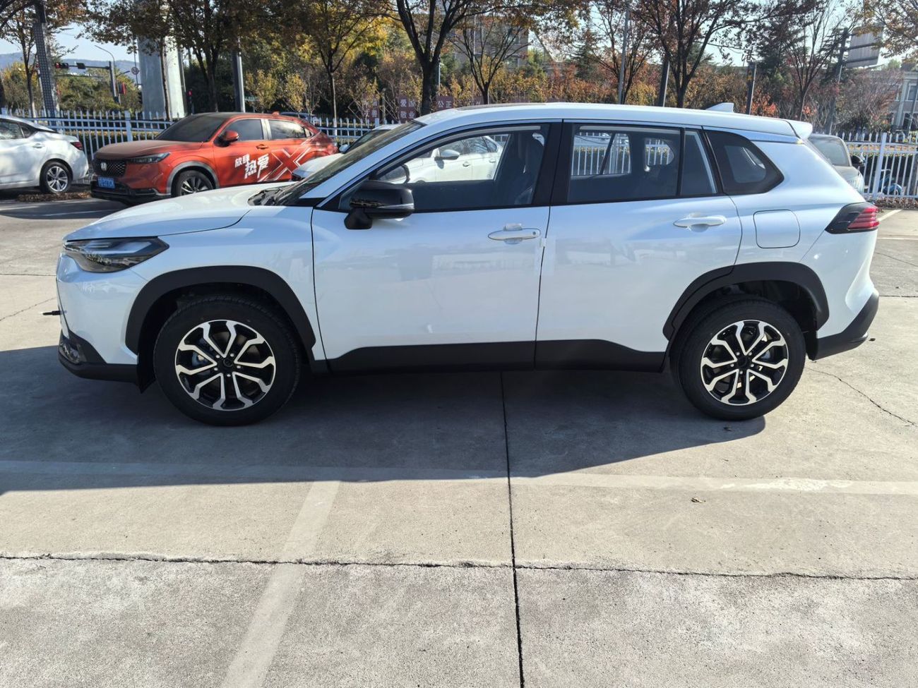 Toyota Frontlander TOYOTA FRONTLANDER FULL OPTION ; 2.0 HYBRID,SUNROOF,RADAR,LEATHER SEATS,DRIVER POWER SEAT,4 CAMERA,B