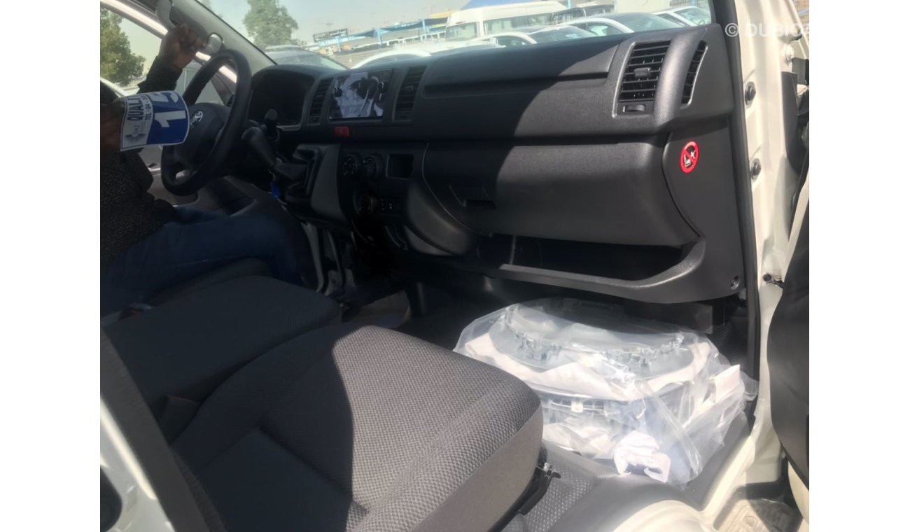 Toyota Hiace 15 seats