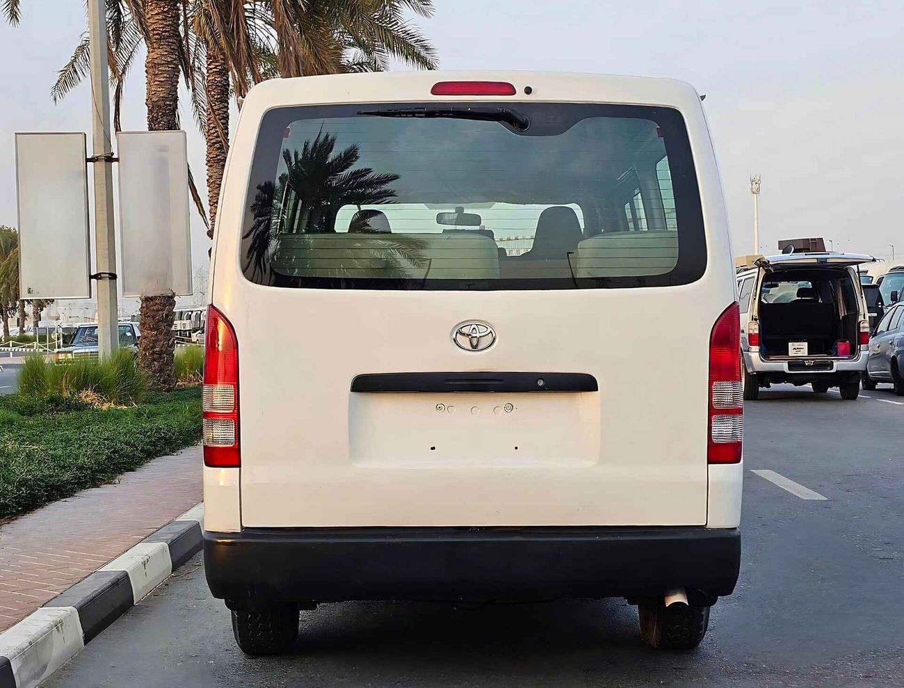 تويوتا هاياس PASSENGER/ 2015 SHAPE/ PATROL/ 15 SEATER/ MANUAL/ LOT# 24788