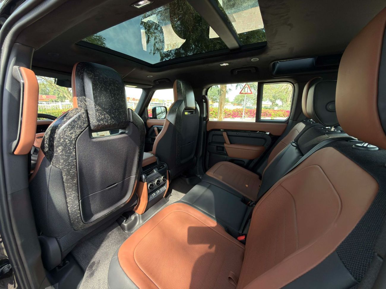 لاند روفر ديفندر BLACK EDITION**2026**GCC SPEC UNDER WARRANTY AND SERVICE