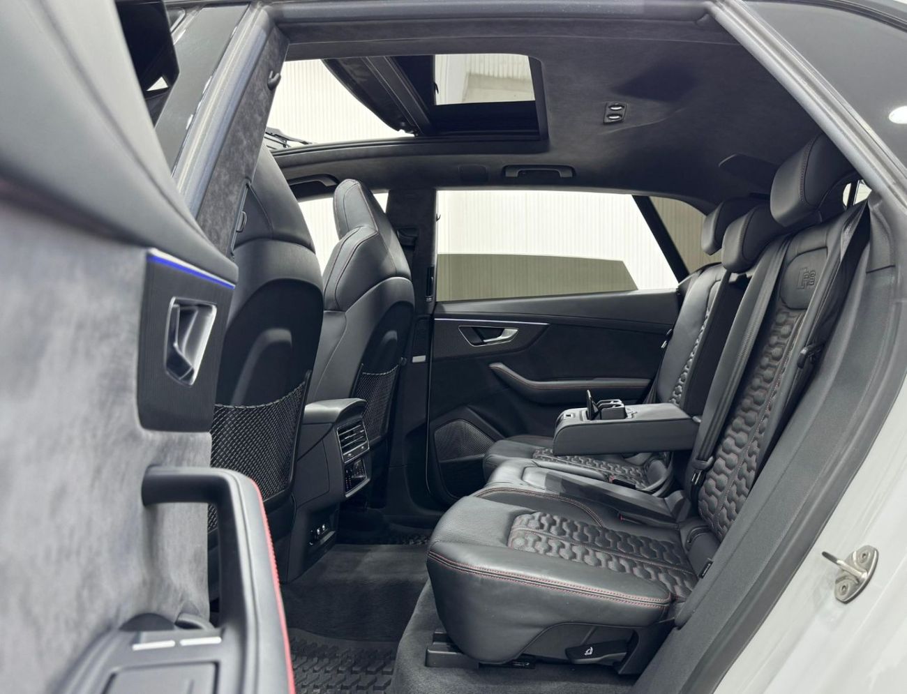 أودي RSQ8 Std 4.0L 2020 Audi Q8 RS, 1 Year Warranty+ Agency Service Pack, Full Service History, GCC