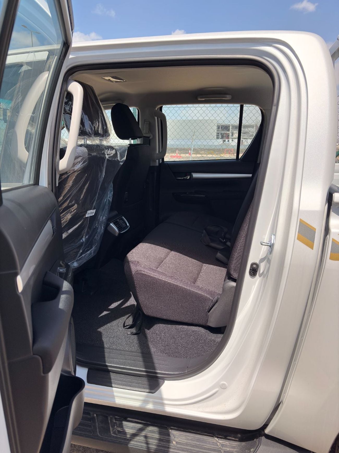 تويوتا هيلوكس Toyota Hilux 2.4L - SR5 4x4 Automatic Diesel - Full Option
