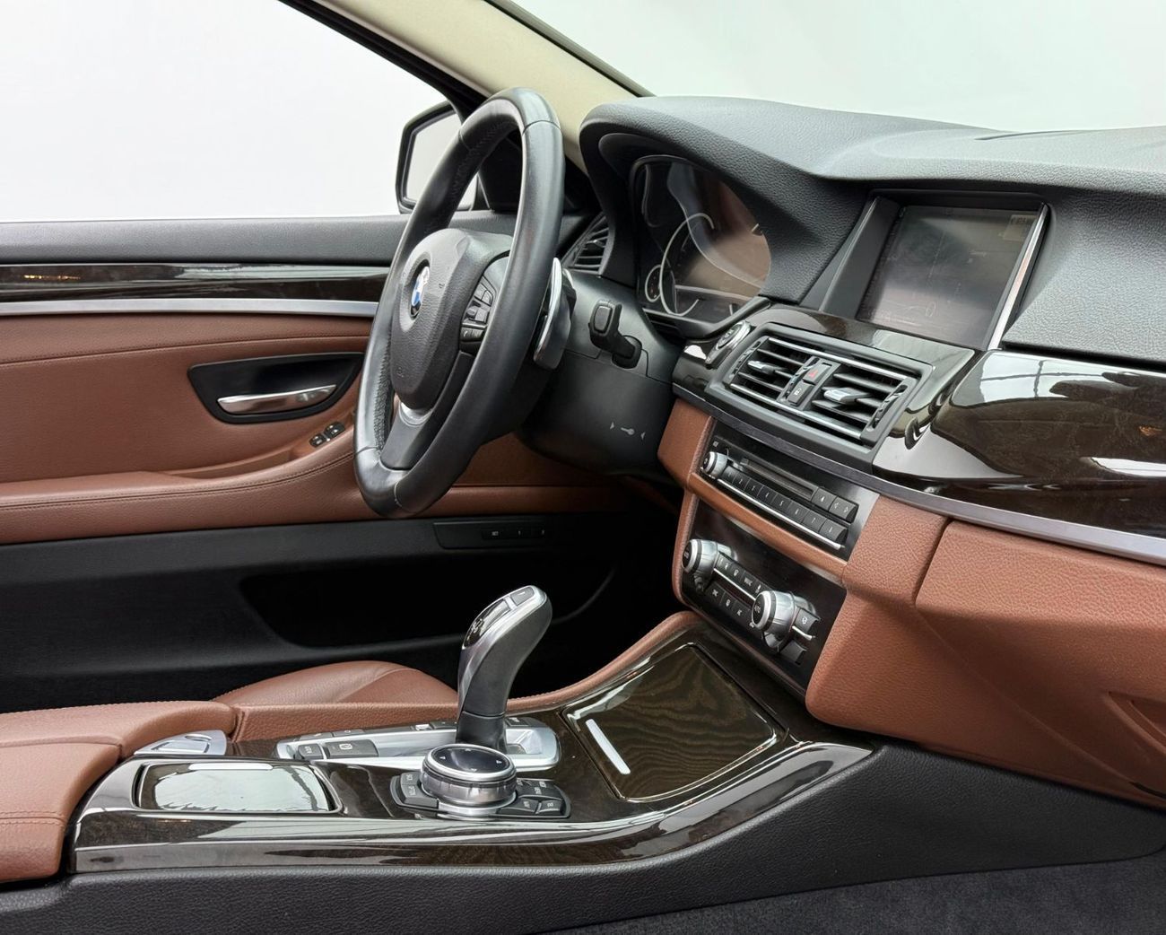 BMW 528i  2015 BMW 528i, Full Service History, Power Sunroof, Excellent Condition, GCC