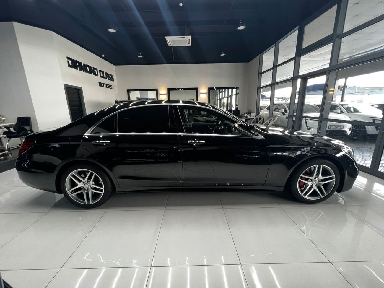Mercedes-Benz S 560 Std 4.0L (469 HP)