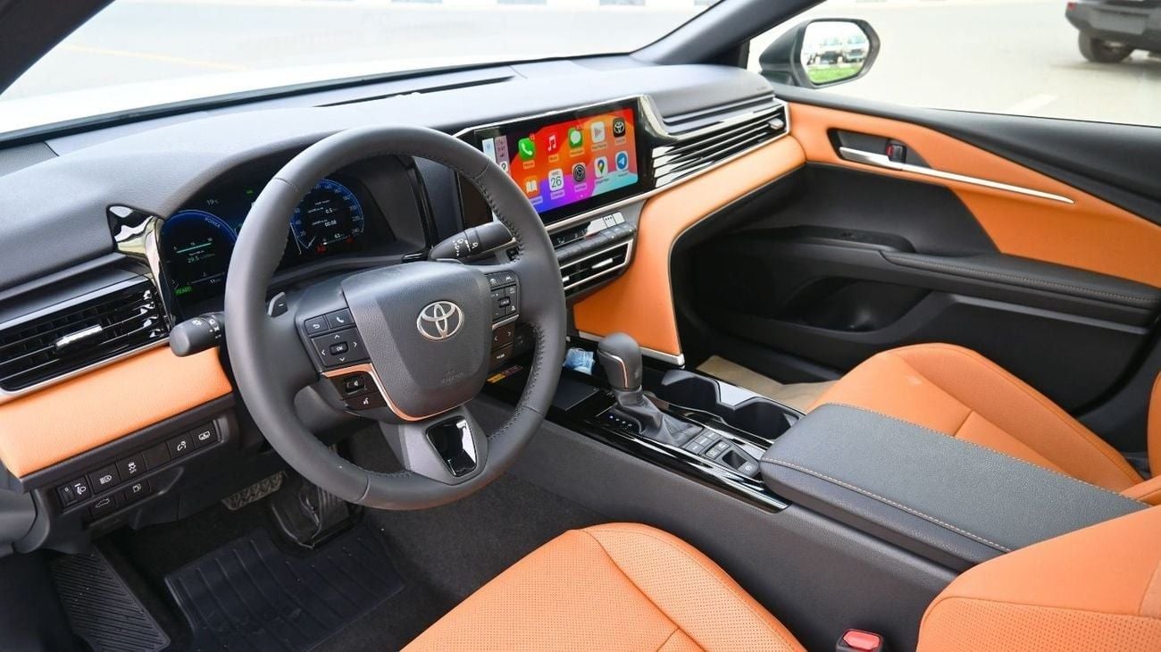 Toyota Camry GLE 2.5L Toyota Camry Hybrid GLE