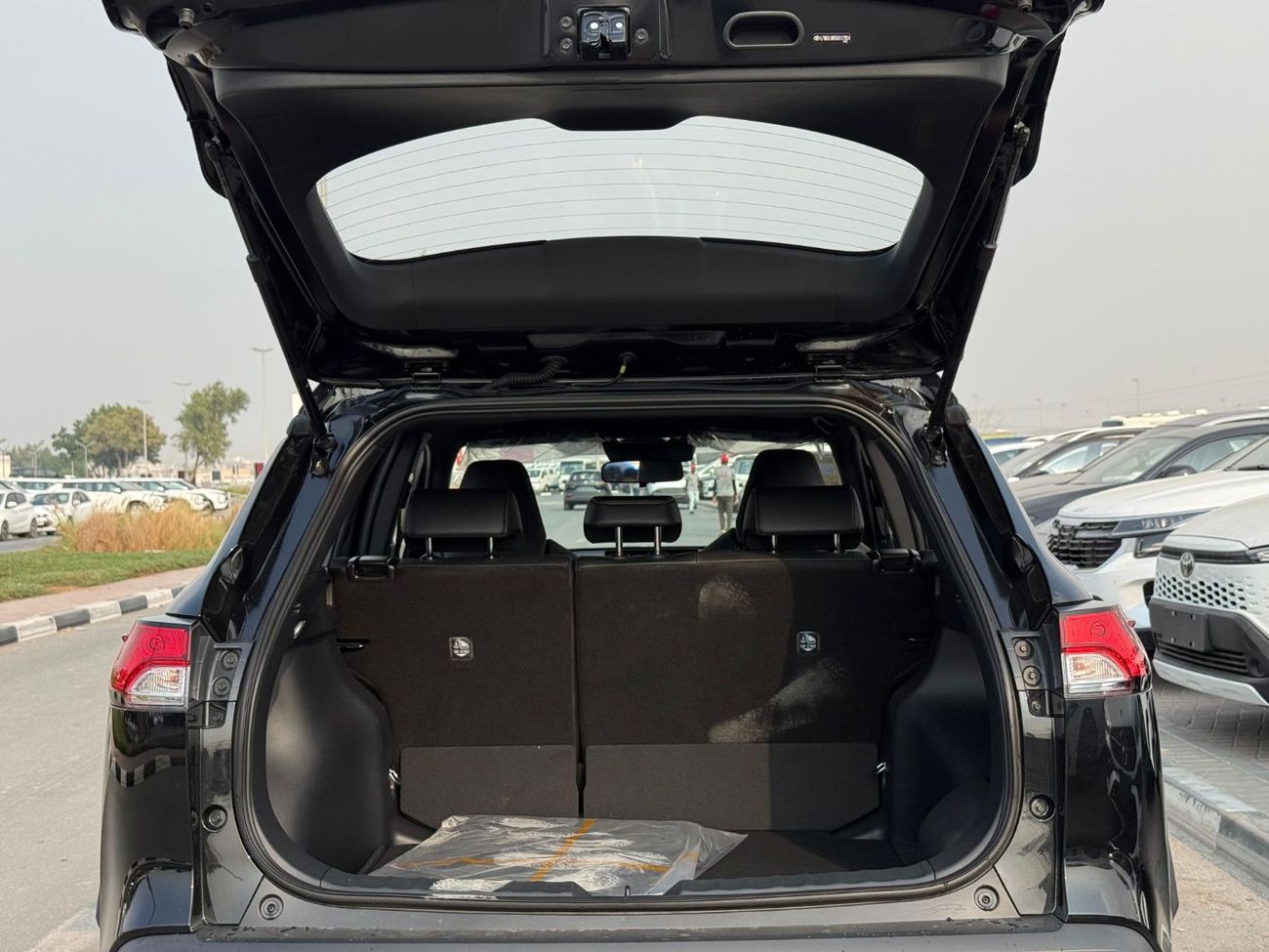 تويوتا كورولا كروس Facelift 2.0L HEV 2025 Model Export Price @ 73,500 AED