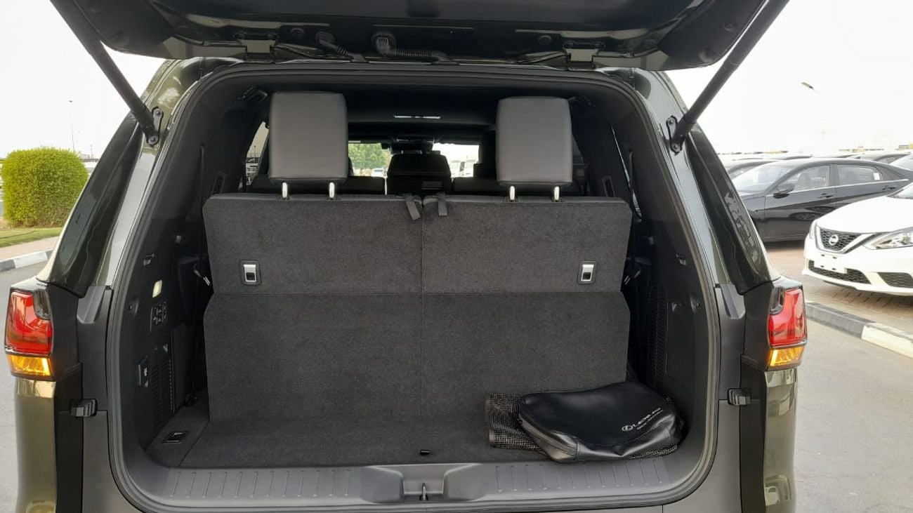 Lexus LX 500 Lexus Lx500d,2025,sports luxury 3.3L twin turbo diesel,automatic gear,7 seaters,cool box,RHD,soft do