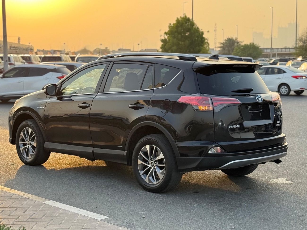 تويوتا راف ٤ XLE 2.5L