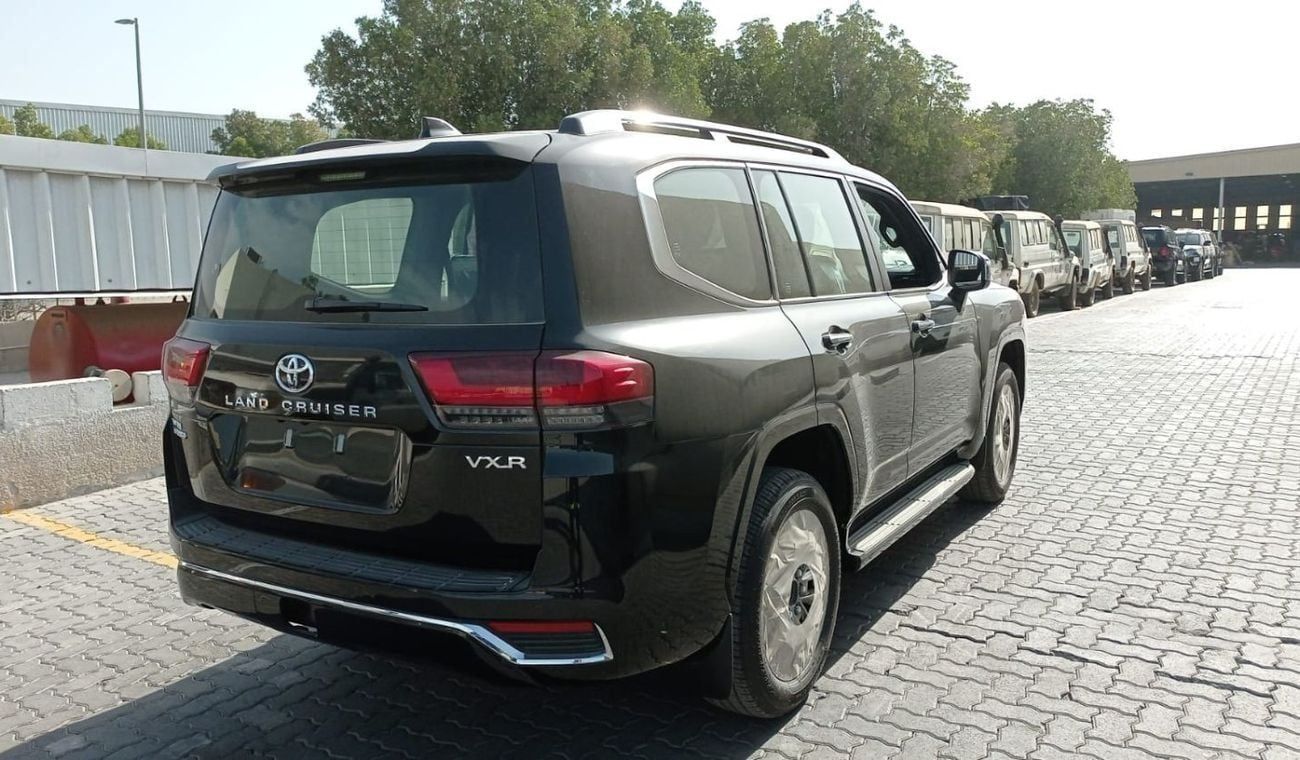 تويوتا لاند كروزر VXR PETROL A/T 7 SEATER FULL OPTION(ONLY FOR AFRICA)