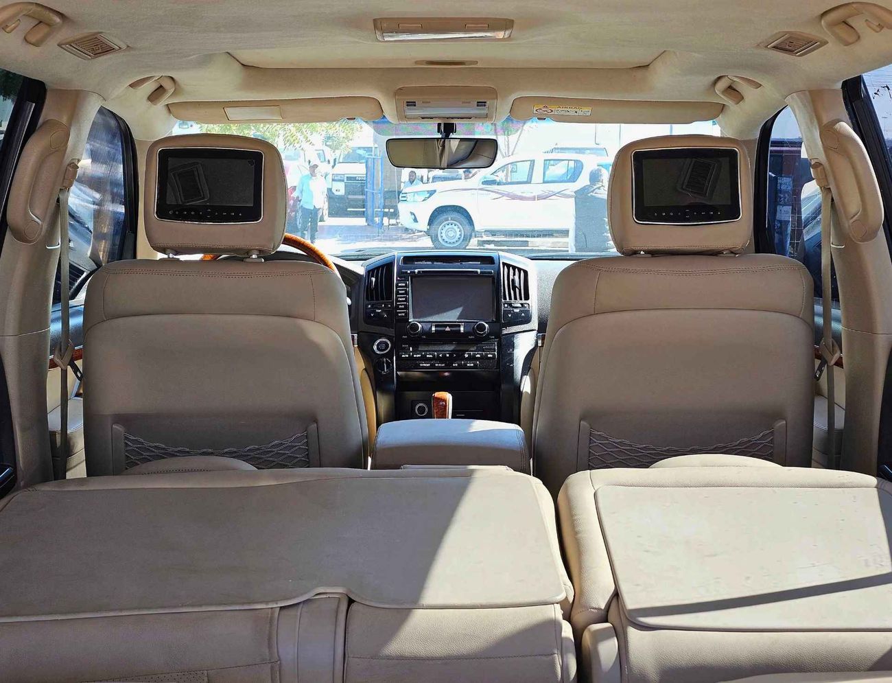 Toyota Land Cruiser GXR/ V6 / 4.0L/ 4WD/ SUNROOF/ ORG SHAPE/ A/T / FULL OPTION / LEATHER SEATS/ EXPORT ONLY / LOT#10319