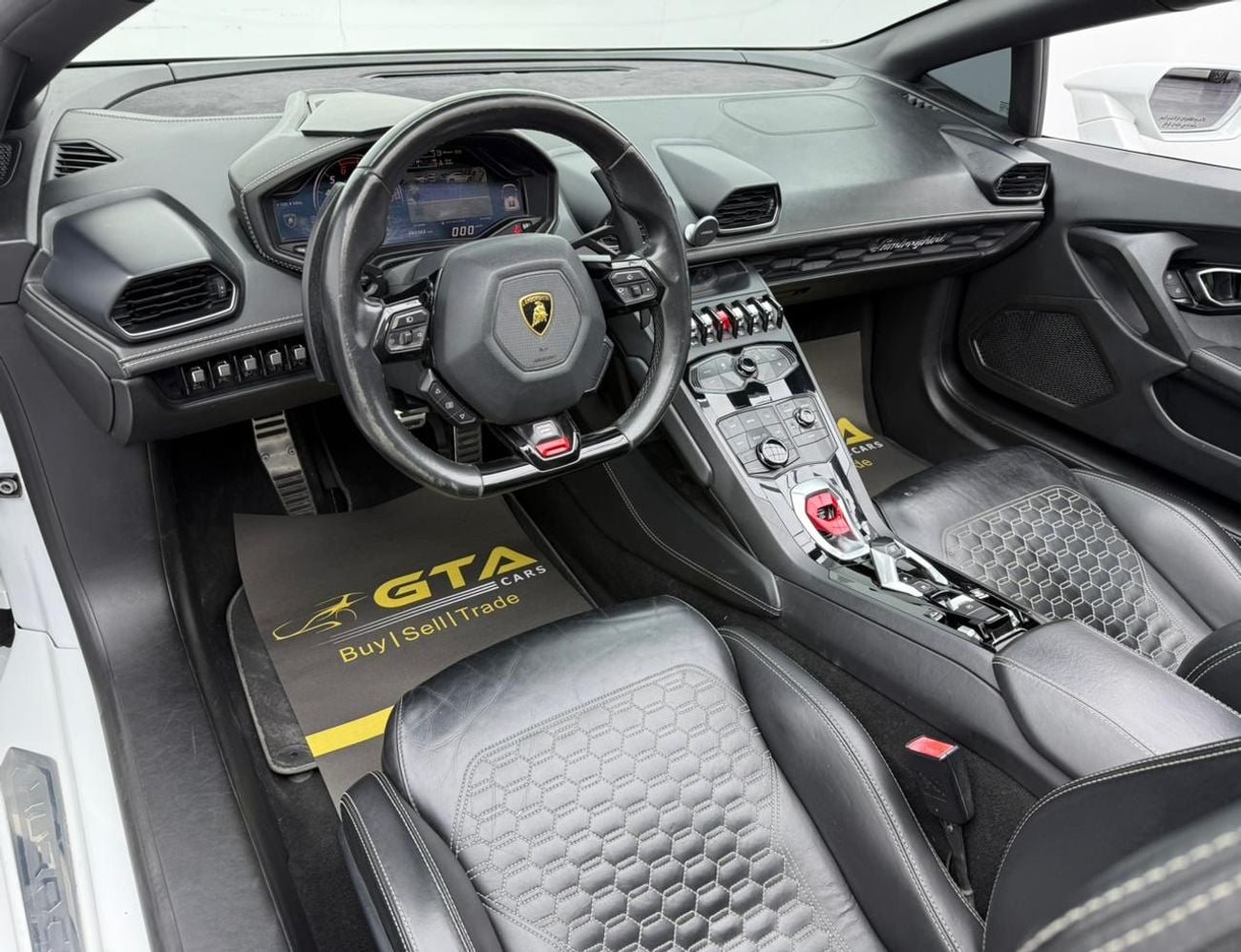 Lamborghini Huracan 2017 Lamborghini Huracan LP610-4 Spyder ,Full Service History ,GCC