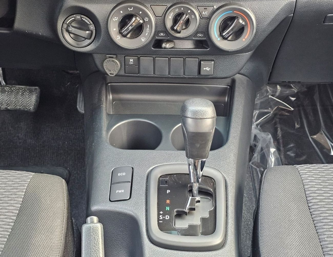 Toyota Hilux NARROW BODY DOUBLE CABIN NARROW BODY BASIC || DOUBLE CABIN / 2.7L PETROL V4 A/T / BED LINER | WINDOW VISOR | REAL CHROME BUMP