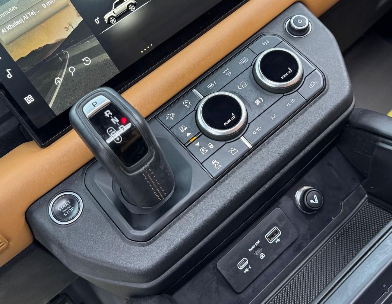 Land Rover Defender 2023 Land Rover Defender 90 V8,Aug/2027 Agency Warranty, Full Agency Service History, GCC