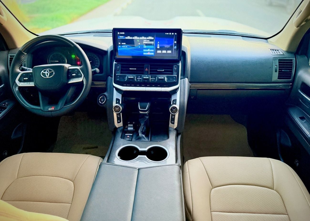 تويوتا لاند كروزر 2015 FACELIFTED 2025 WITH INTERIOR AND EXTERIOR FULL OPTION V6 GCC SPECIFICATION