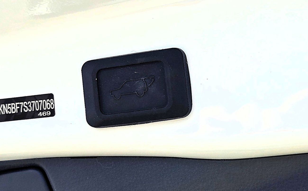 تويوتا راف ٤ TOYOTA RAV4 PETROL 2.0L - CHINESE SPECS- FULL OPTIONS - 4X2 - 2025 MODEL - WHITE INSIDE BLACK - 