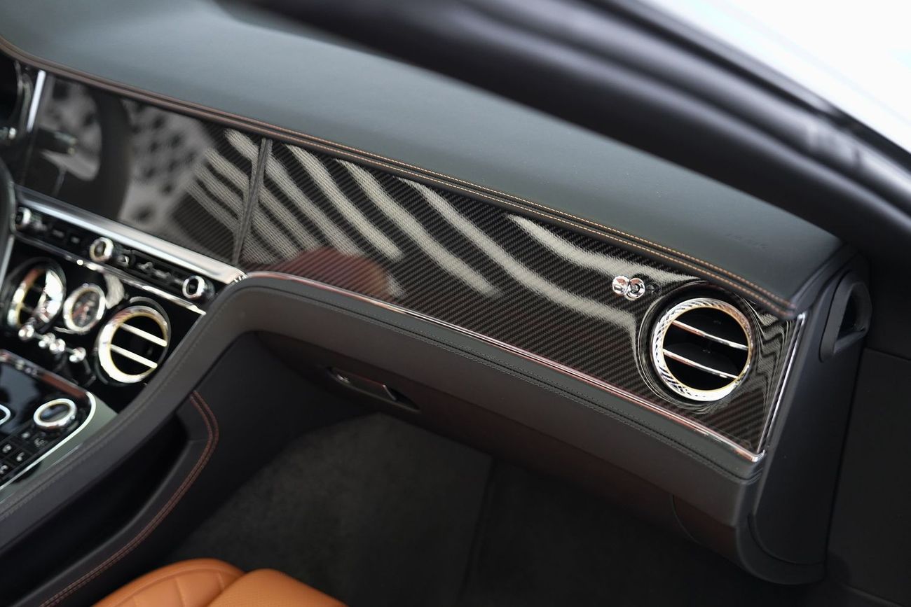 بنتلي كونتيننتال جي تي سي Bentley GTC V8 Black Edition