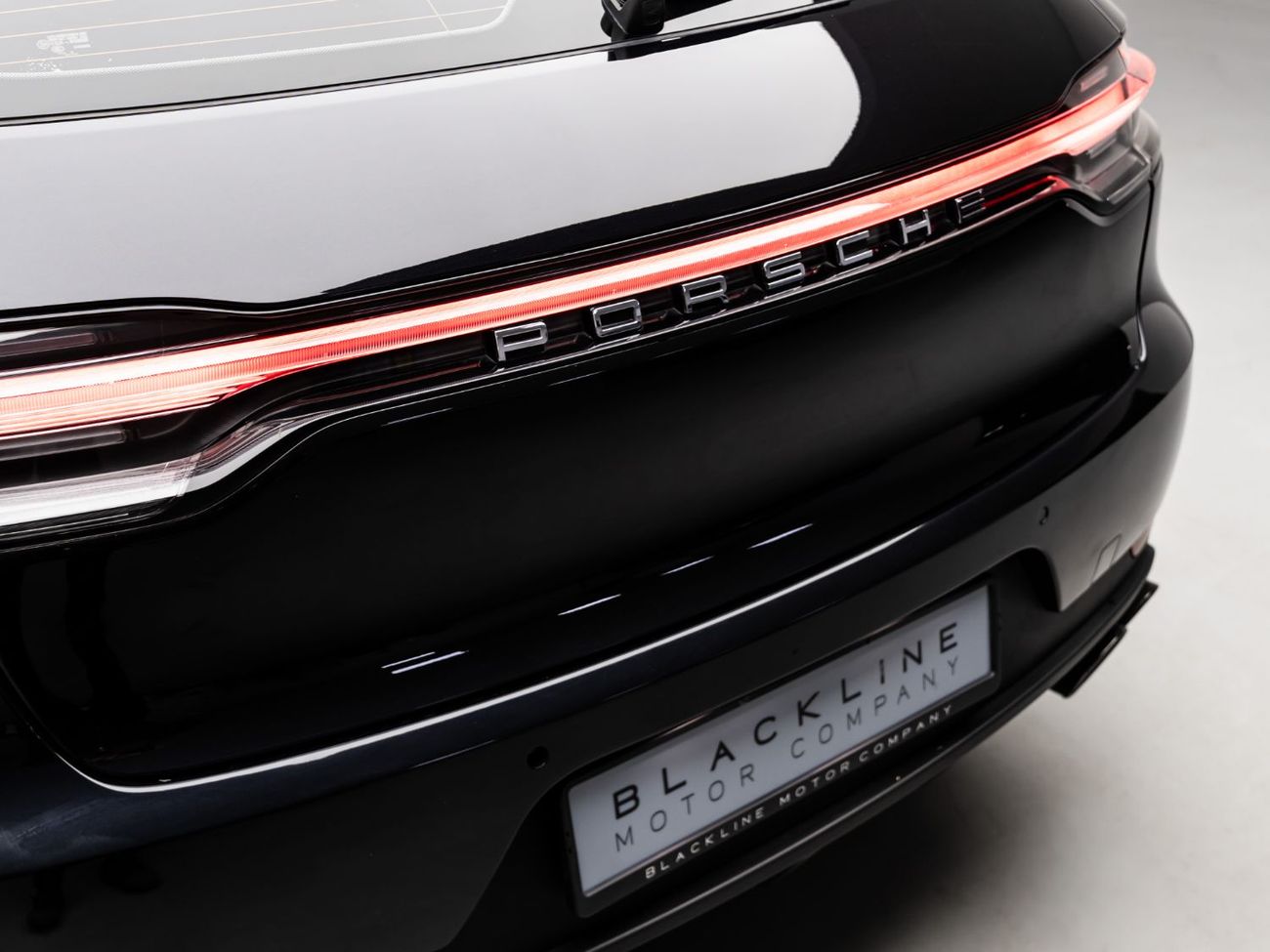 Porsche Macan Std 2.0L (252 HP) 2019 Porsche Macan, March 2026 Blackline Warranty, Full Service History, GCC