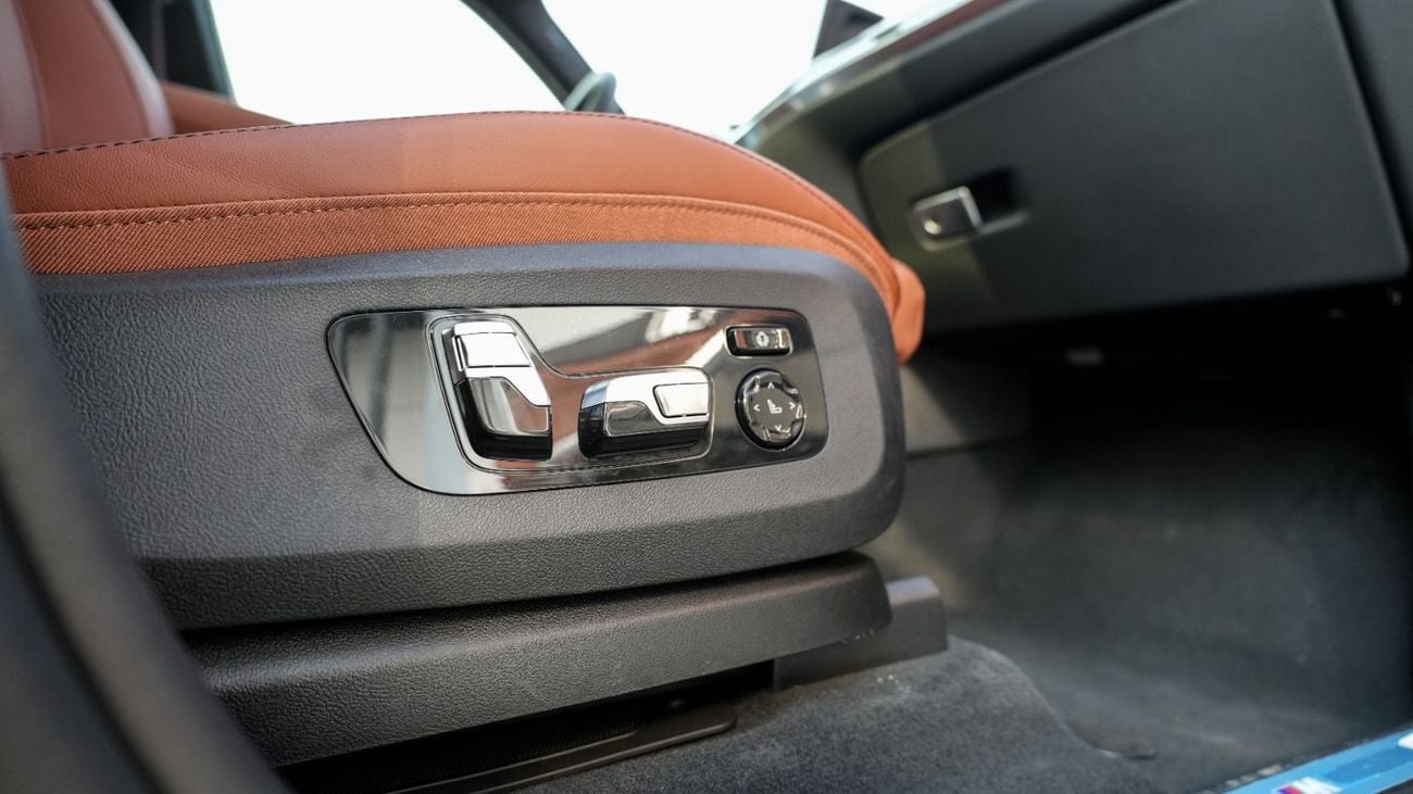 BMW X7 XDRIVE40i M SPORT PRO MACADAMIA METALLIC 2026MY EXPORT ONLY