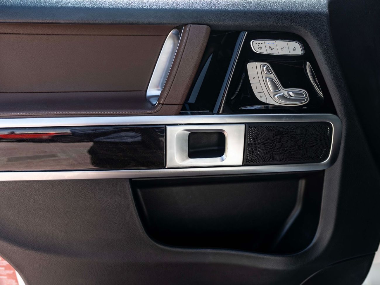 Mercedes-Benz G 500 Std 4.0L (422 HP)