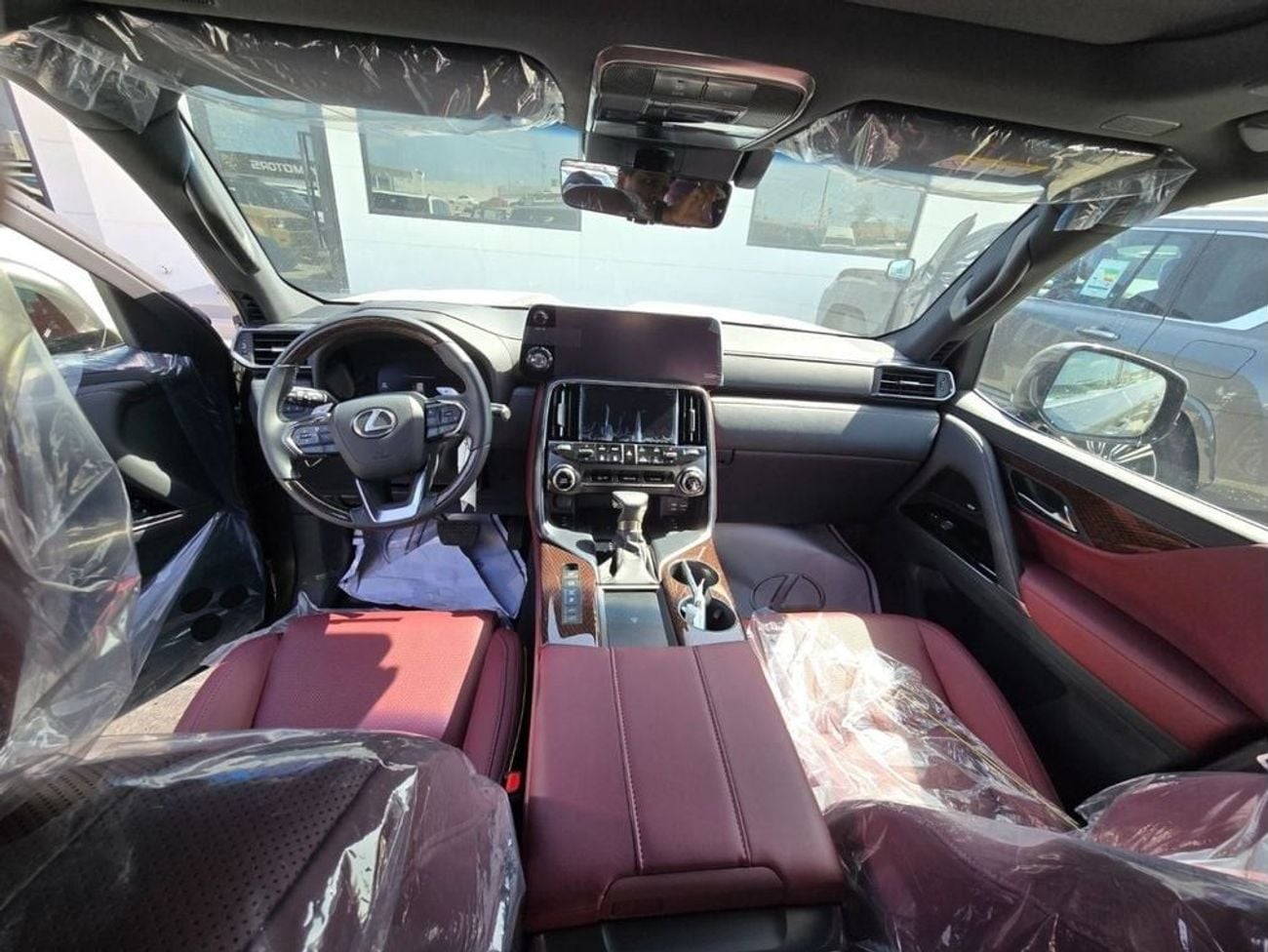 لكزس LX 600 3.5L SIGNATURE PETROL A/T FULL OPTION 7 SEATER