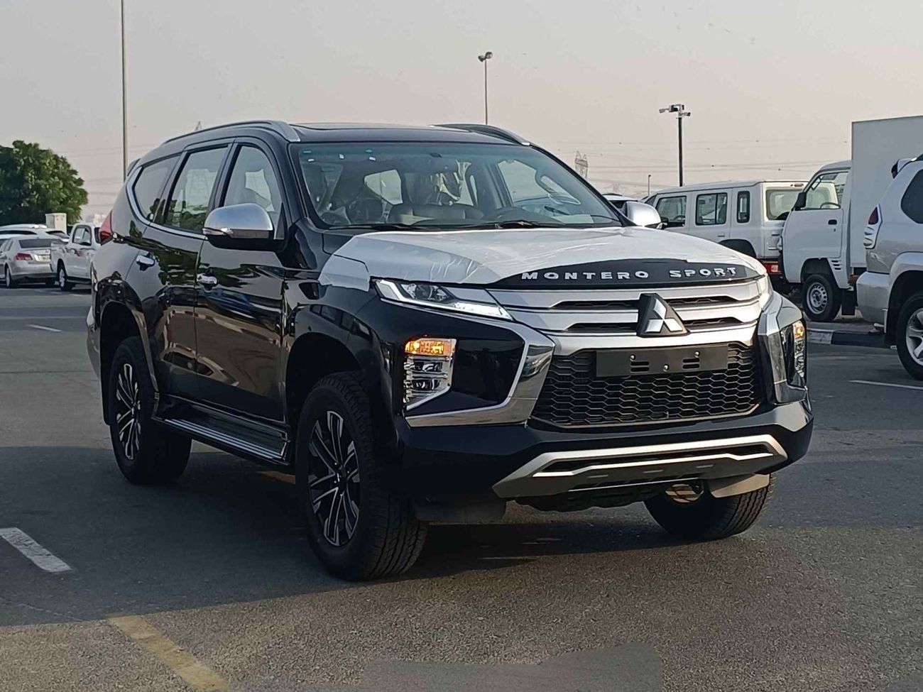 Mitsubishi Montero Sports / 3.0L /  Leather Seats / Push Start / Sunroof  / 4WD (CODE # 67942)