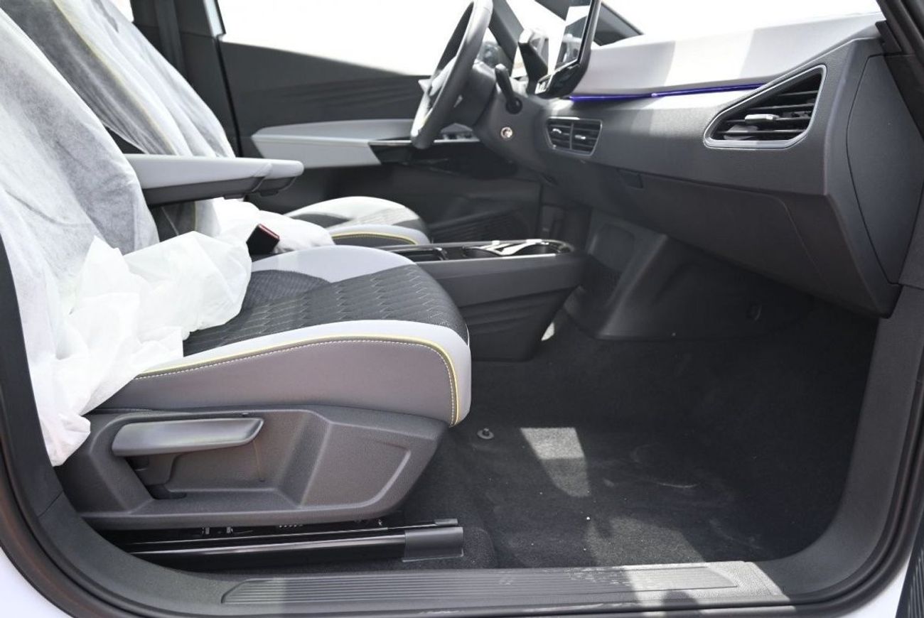 Volkswagen ID.3 Volkswagen ID 3 PRO, FWD, 5 Doors Electric Engine, 20 inch Alloy wheels, Close Panoramic Roof, Heads