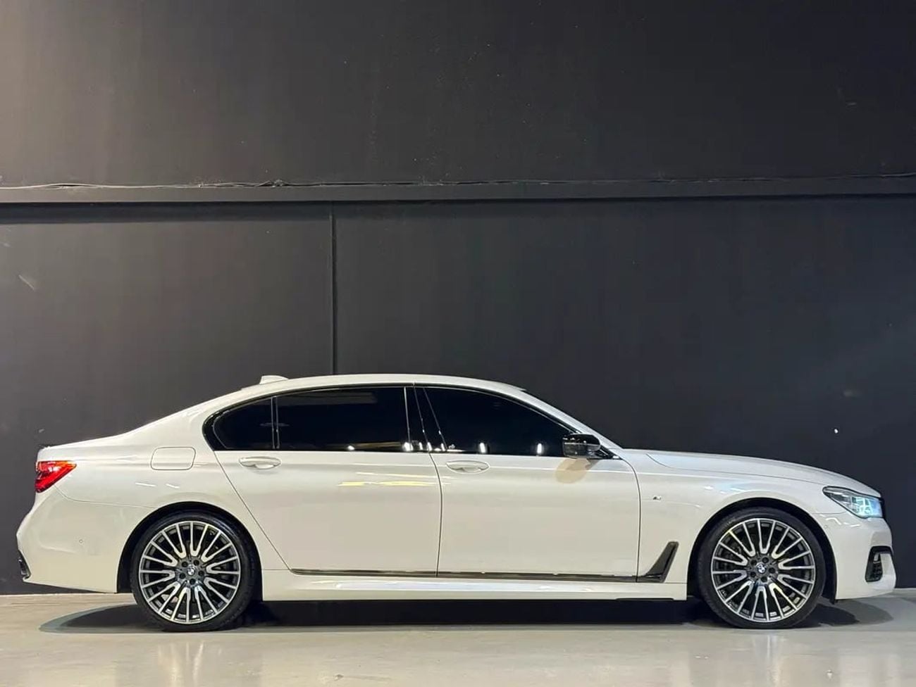 BMW 750Li 750Li xDrive M Sport | GCC | 4.4L V8 | Luxury