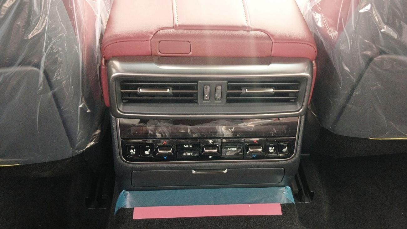 لكزس LX 700h Signature