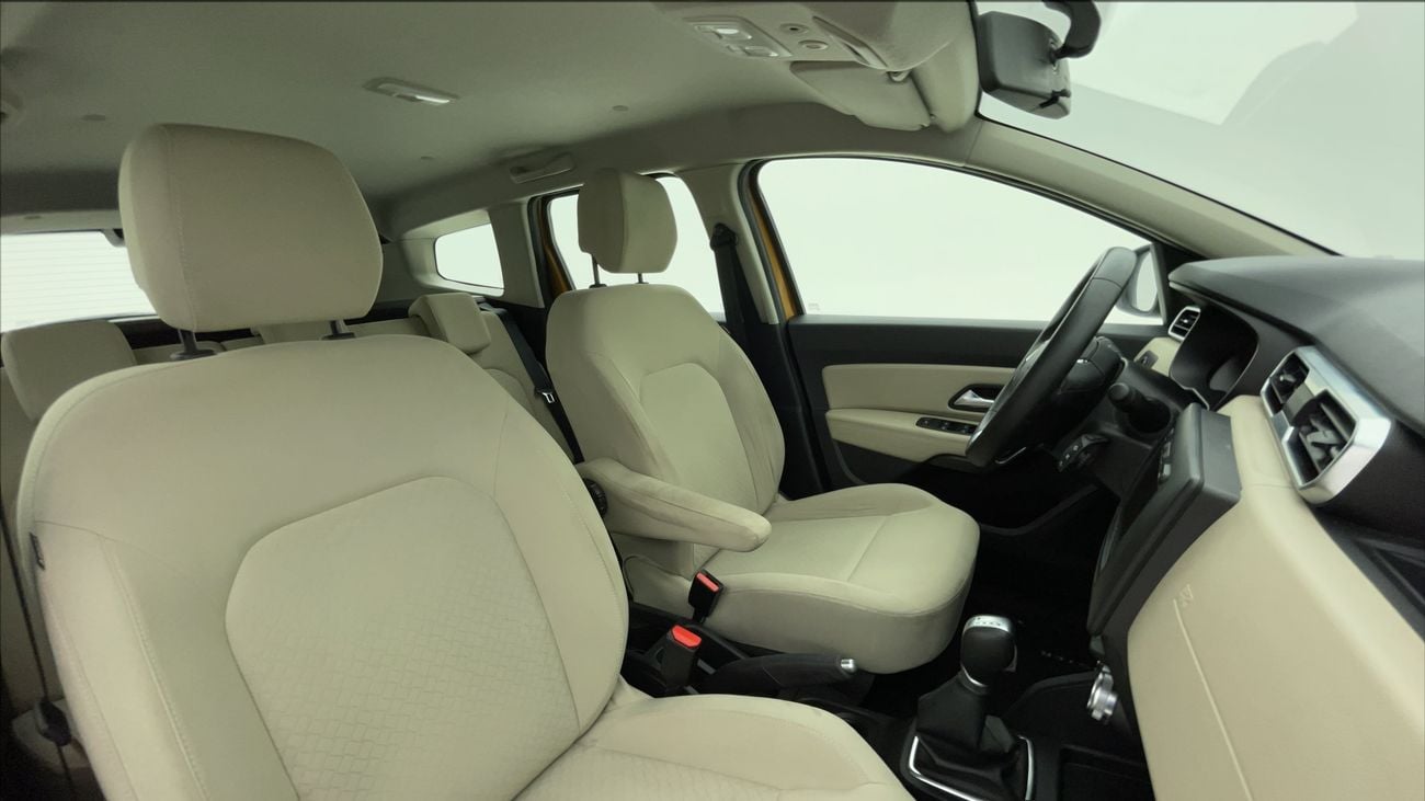 Renault Duster LE 1.6 | Zero Down Payment | Free Home Test Drive