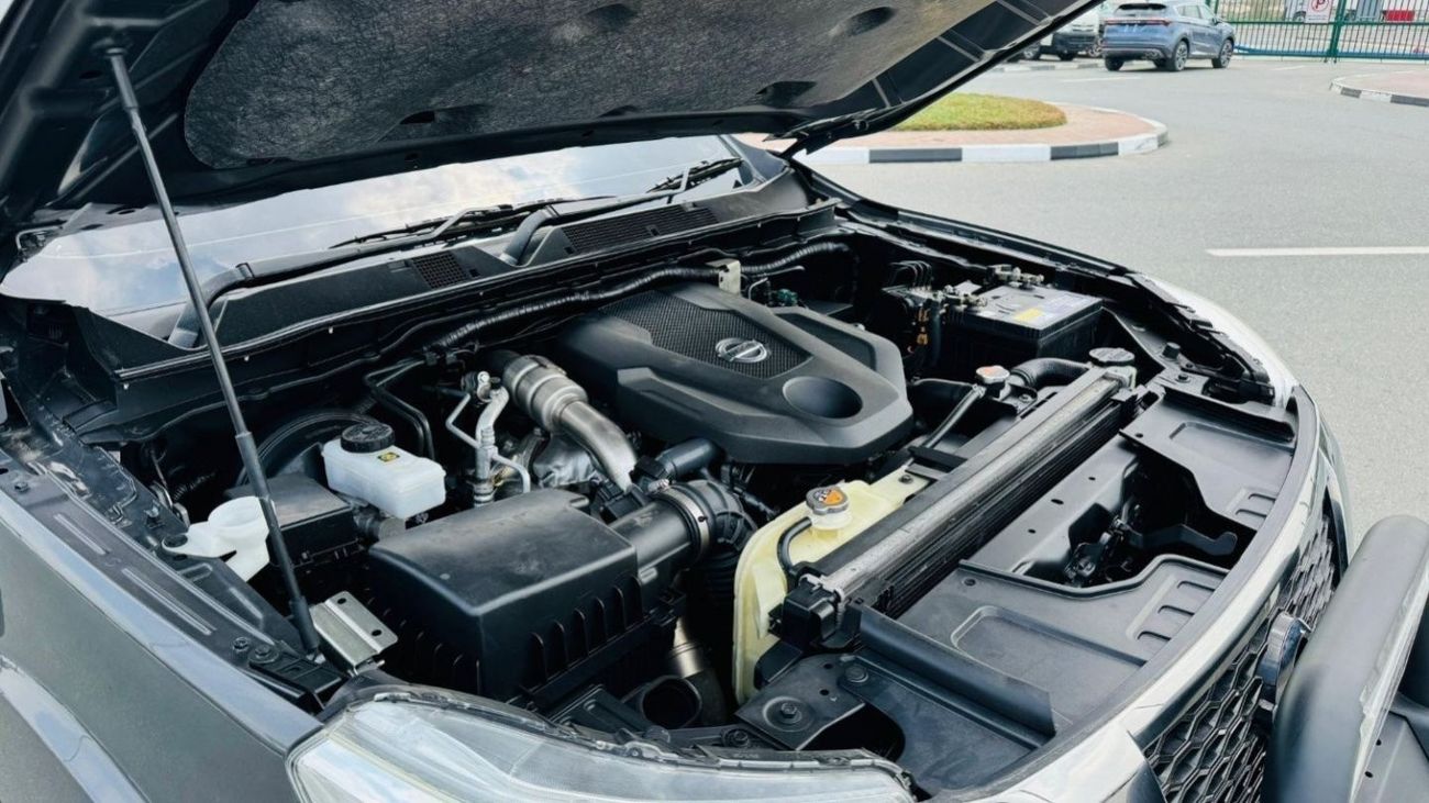 Nissan Navara PREMIUM SPORTS BAR WITH BASKET AND LED LIGHTS | 4 x 4 | PREMIUM TWO TONE LEATHER SEATS | RHD | 2017