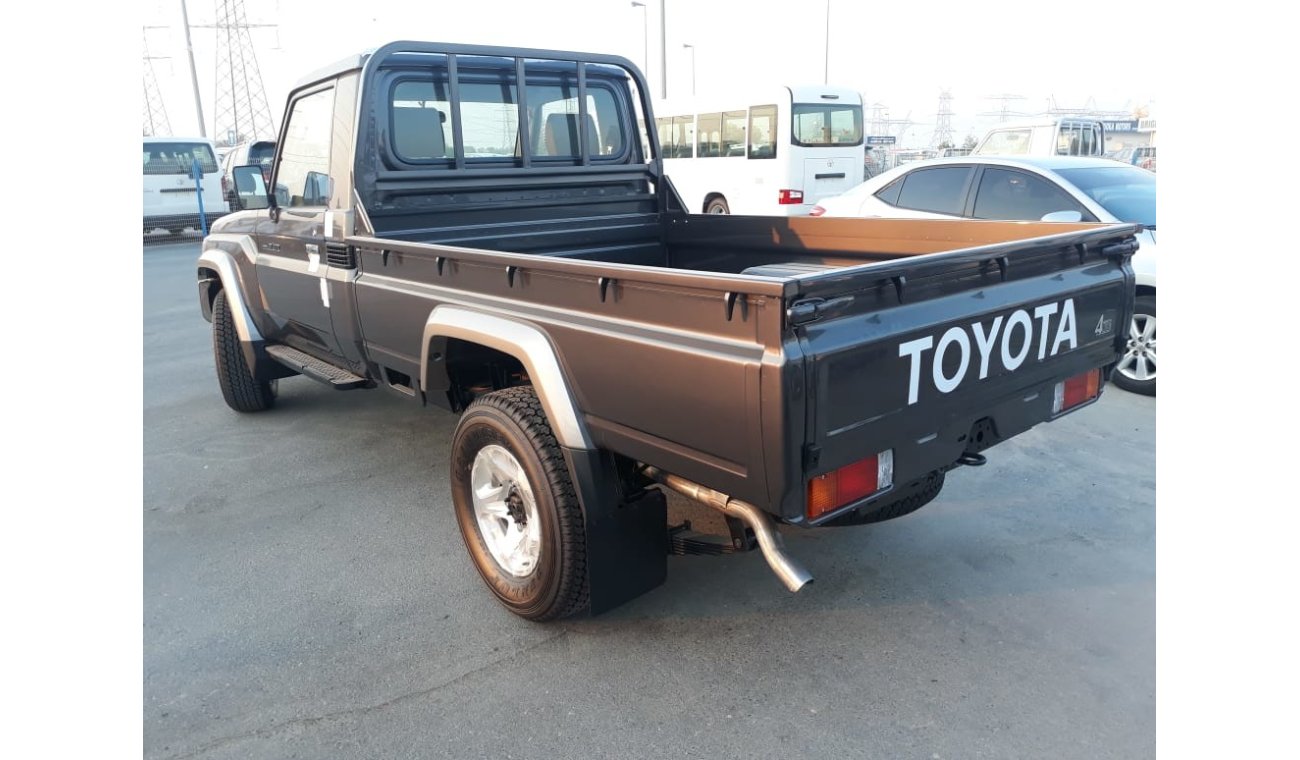 تويوتا لاند كروزر بيك آب Toyota Land Cruiser Pickup Single Cab Diesel V6 4.2L